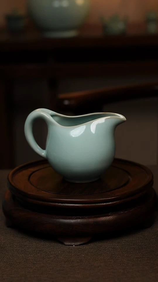 瓷片天青色龙蛋公道220ml微瑕不带礼盒