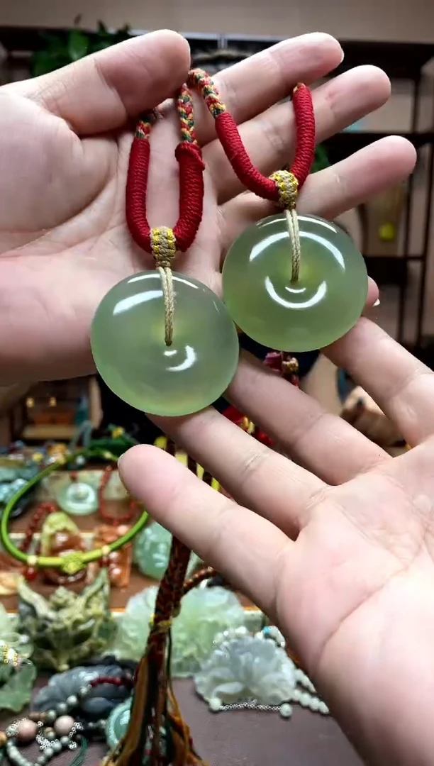 未镶嵌岫玉吊坠多样性发货发其中之一