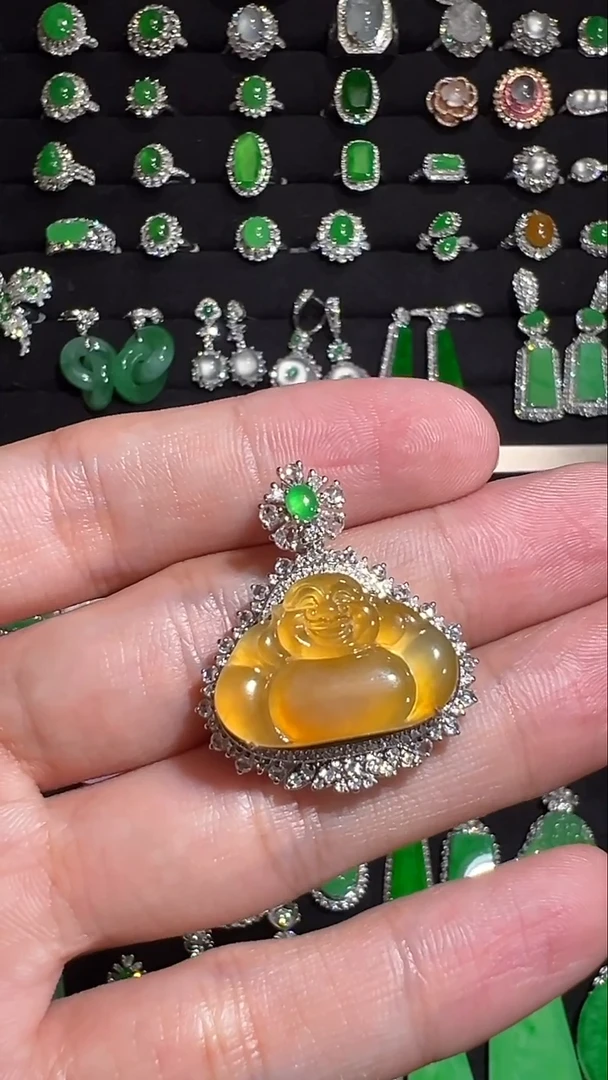 18K金镶嵌挂件翡翠吊坠