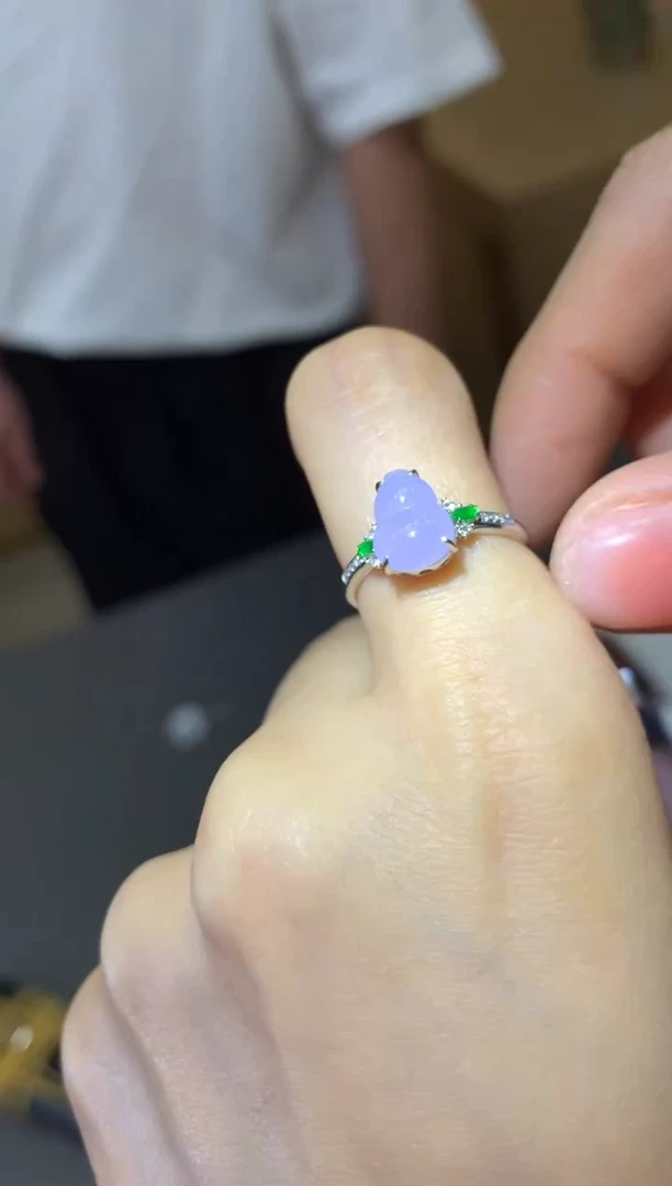 18K金镶嵌戒指翡翠七**儿|不退不换