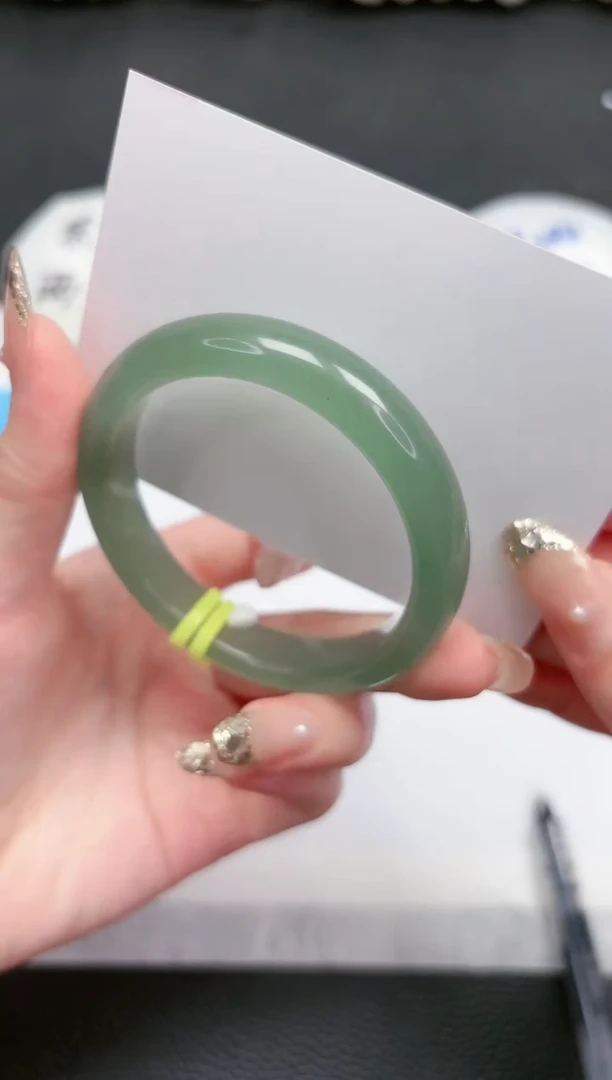 【闪购商品】石英质玉手镯未镶嵌52-53.4