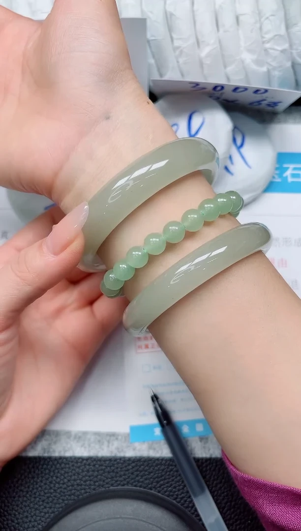 未镶嵌手镯石英质玉37-63