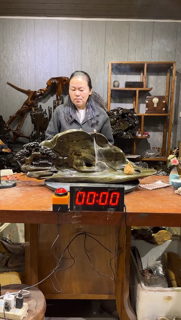 金丝楠王****城山水倒流香