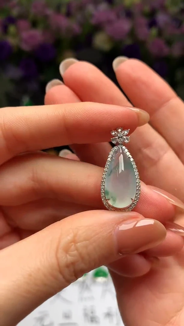 颈饰18K金镶嵌翡翠福瓜