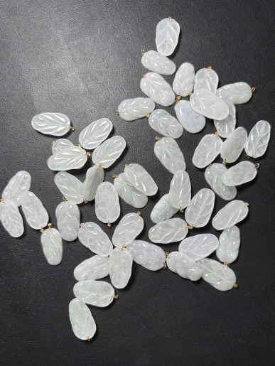 天然翡翠叶子挂件随机发其一