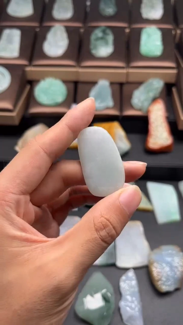 翡翠挂件未镶嵌翡翠