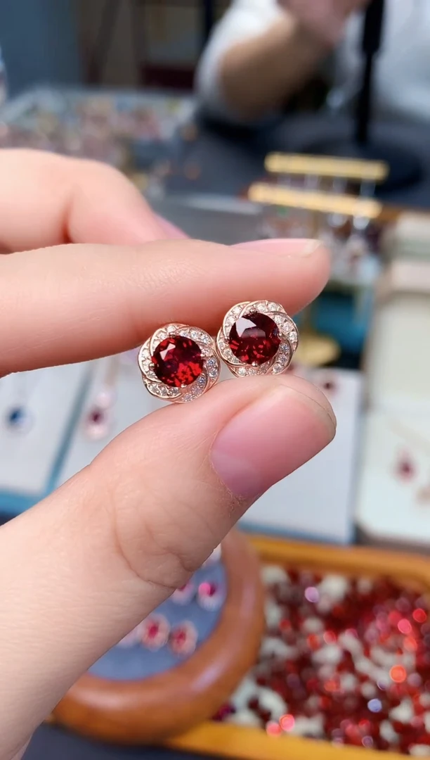 【闪购商品】石榴石耳钉银S925镶嵌天然
