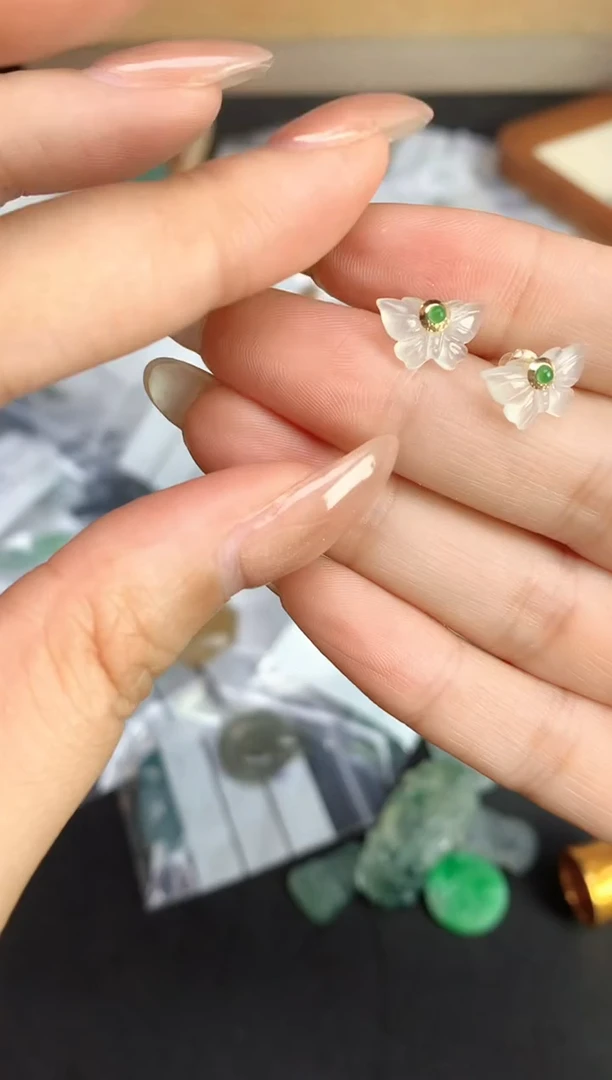 颈饰18K金镶嵌翡翠25112502