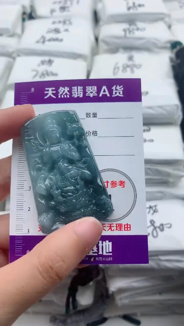 翡翠未镶嵌颈饰·········