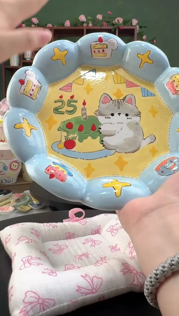 114景德镇高温陶瓷釉下彩 玉泥 小猫盘子
