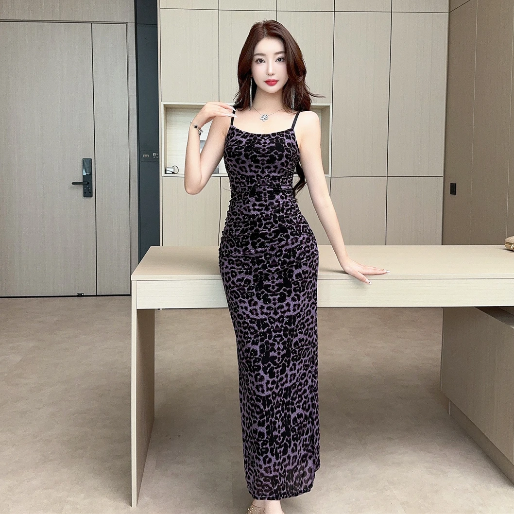 辣妹豹纹印花吊带连衣裙高级感时尚名媛轻奢晚礼服性感柔式工作服