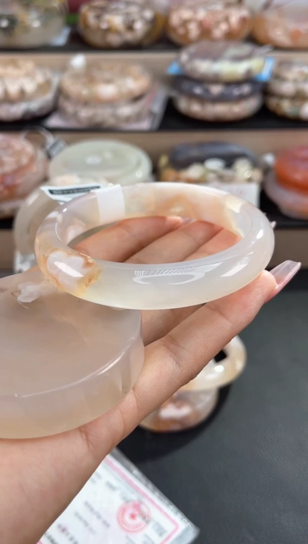 未镶嵌手镯石英质玉59