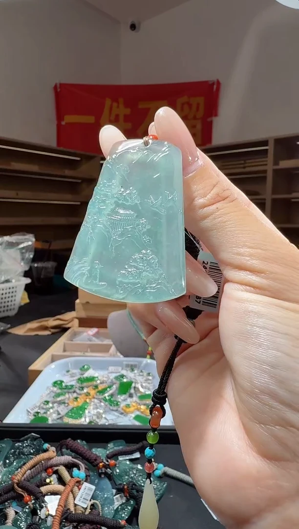 吊坠(不含链)未镶嵌翡翠山水牌