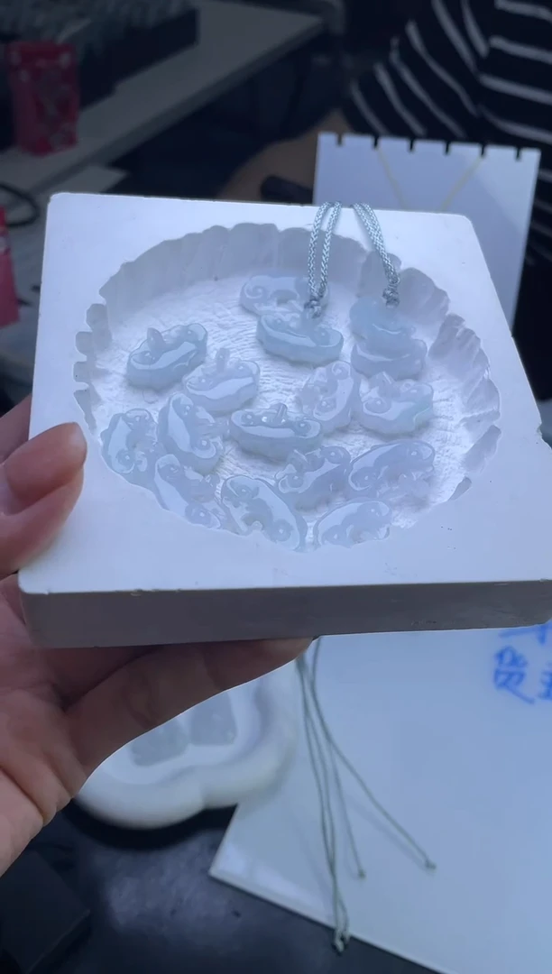 【闪购商品】翡翠挂件未镶嵌如意锁多样性发一件