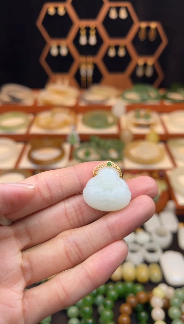 18K金镶嵌和田玉挂件福利