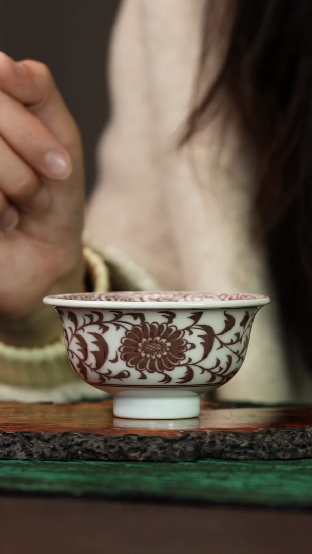 冯公窑 缠枝扁菊压手杯