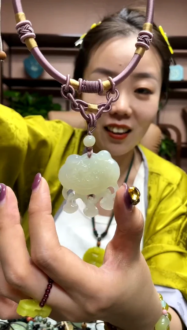 岫玉未镶嵌吊坠·