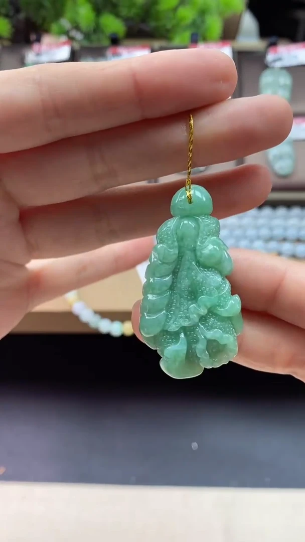 【闪购商品】翡翠颈饰未镶嵌白菜