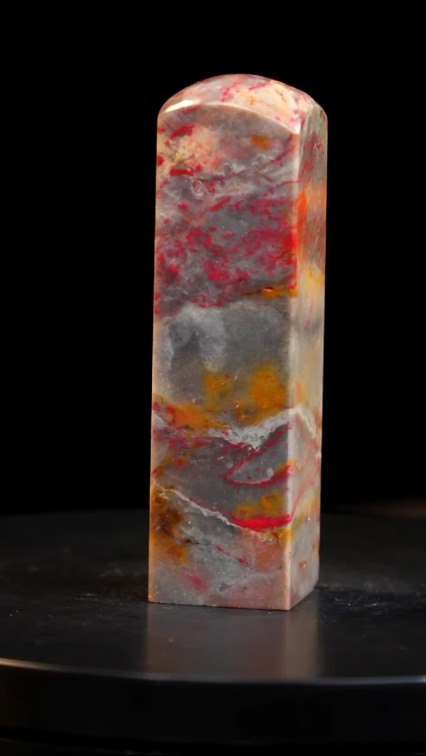 昌化石牛角鸡血石