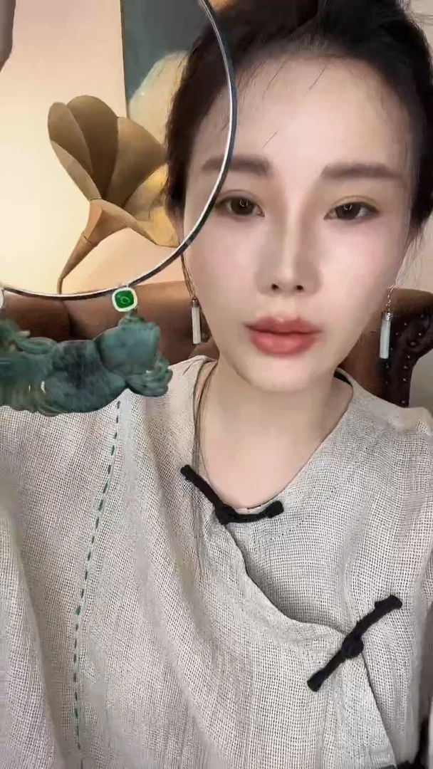 翡翠未镶嵌颈饰青**染翡翠B517