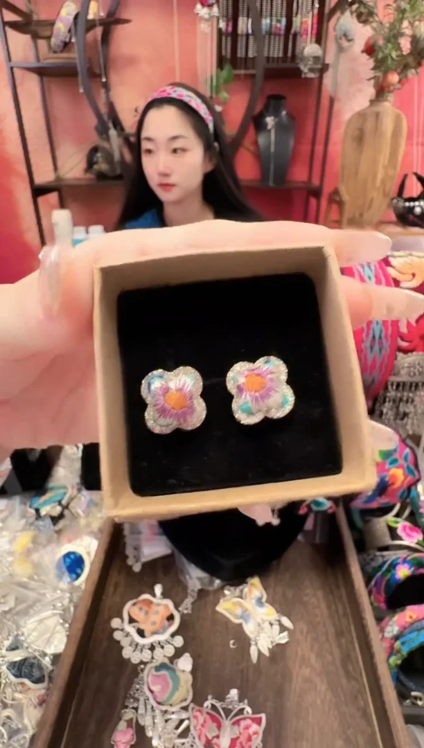 织绣云织谣民族风精美饰品 65