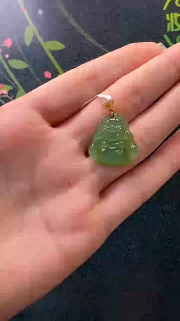 和田玉18K金镶嵌颈饰吊坠