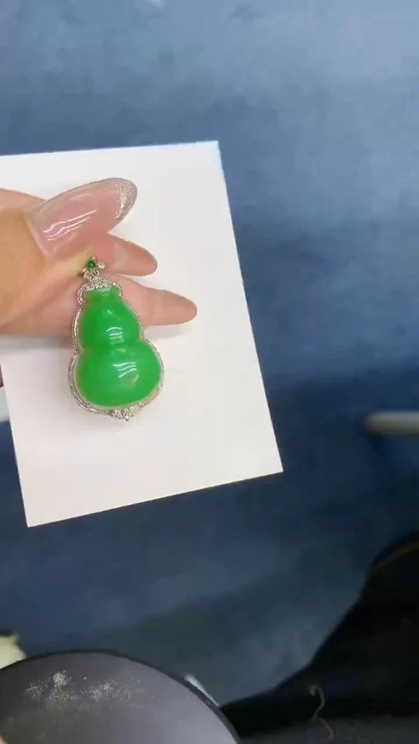 颈饰18K金镶嵌翡翠1