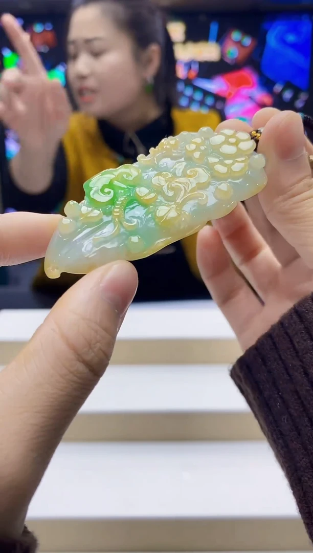未镶嵌定制翡翠-毛货挂件59