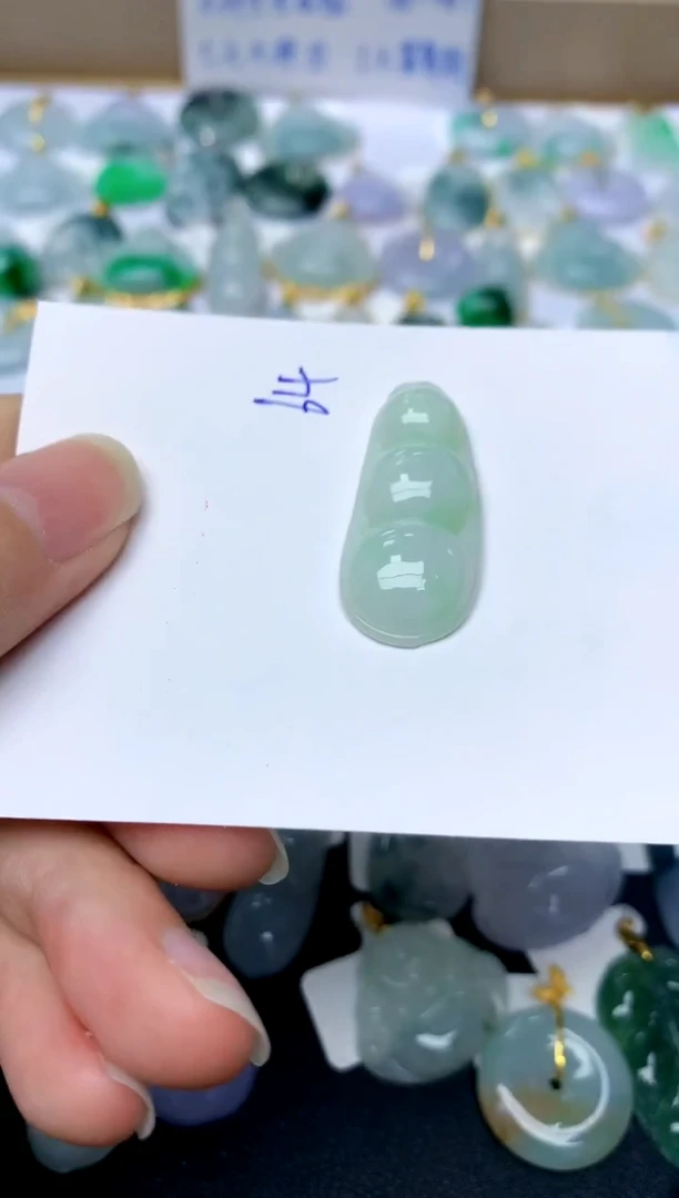 【闪购商品】翡翠颈饰未镶嵌64天然A货翡翠