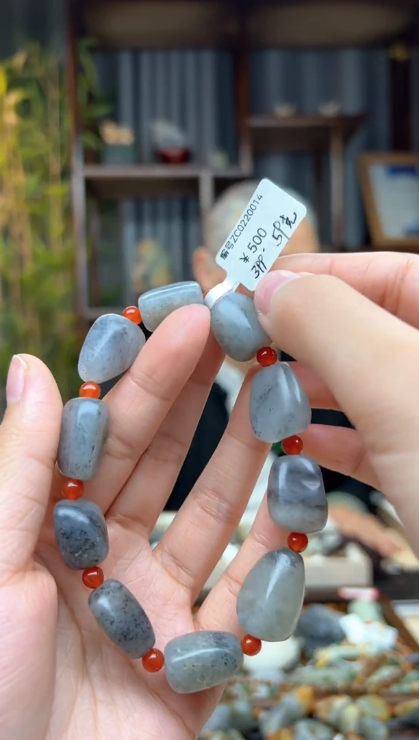 【闪购商品】和田玉颈饰未镶嵌手串  59克