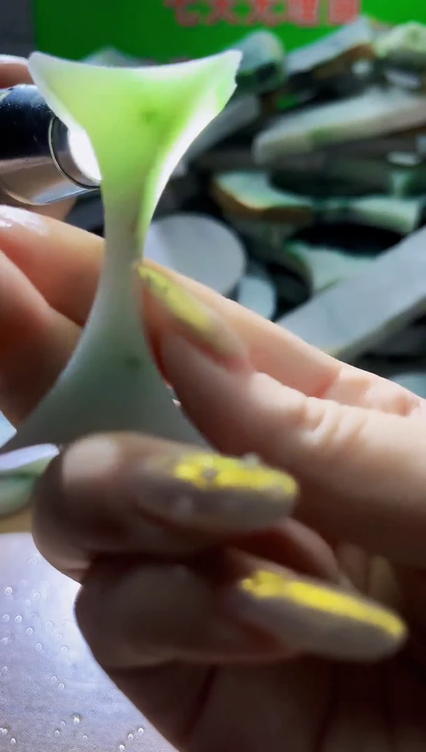 翡翠未镶嵌颈饰翡翠a货牙033