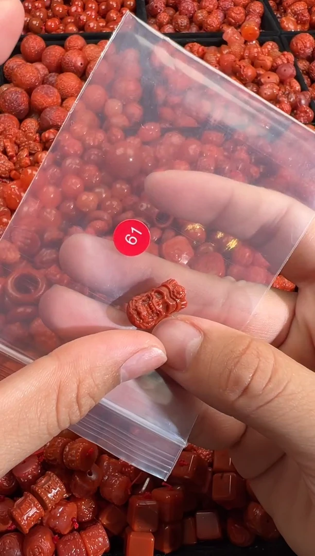 南红玛瑙未镶嵌颈饰1