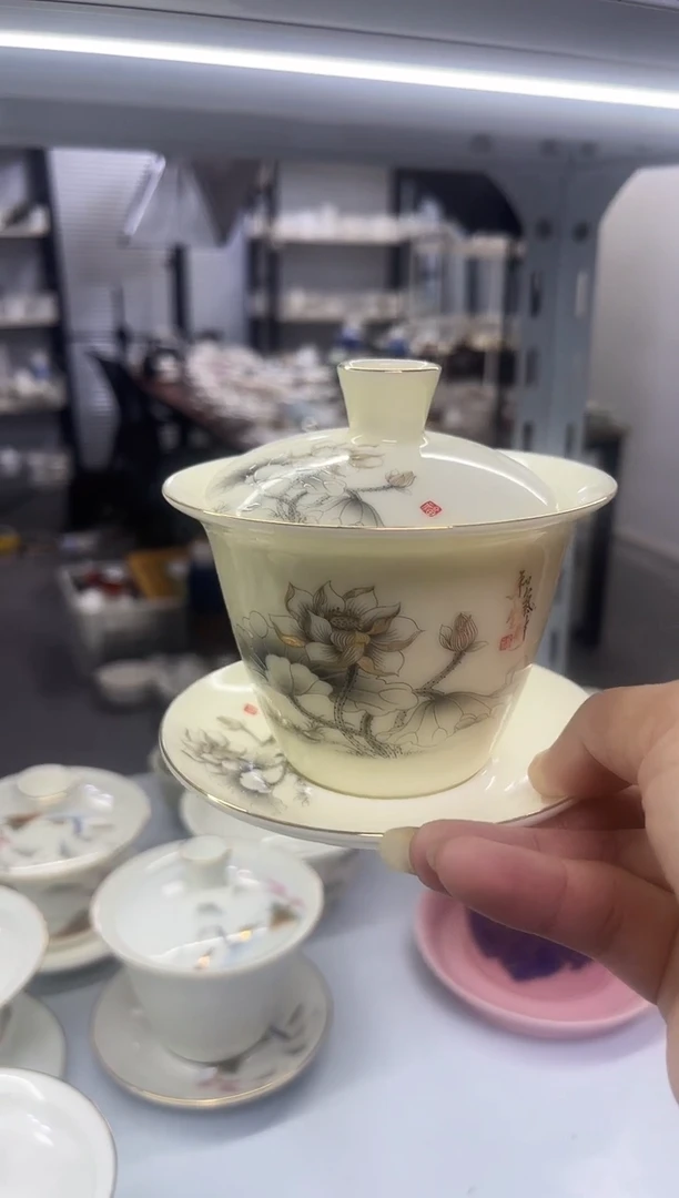 黄宝石马蹄荷花盖碗