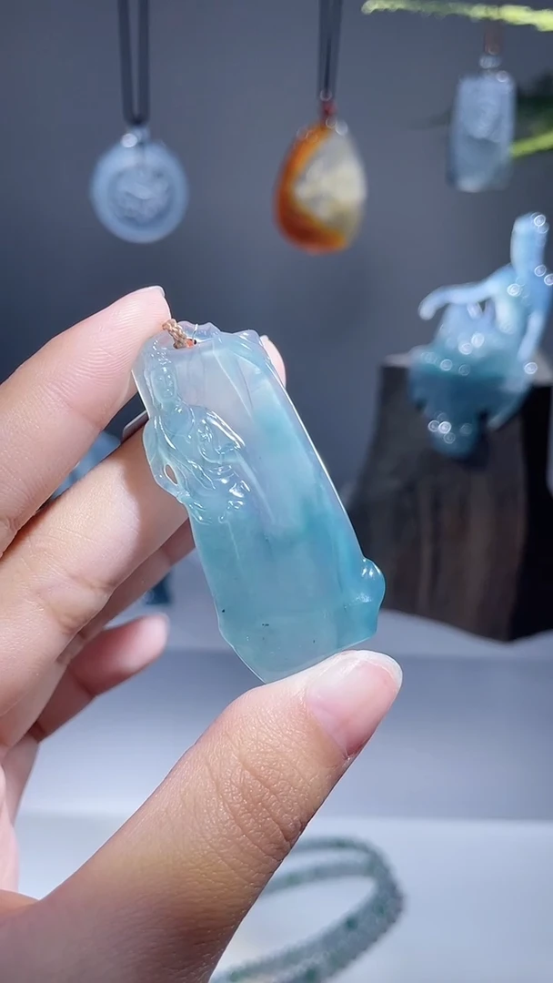 颈饰未镶嵌翡翠观音