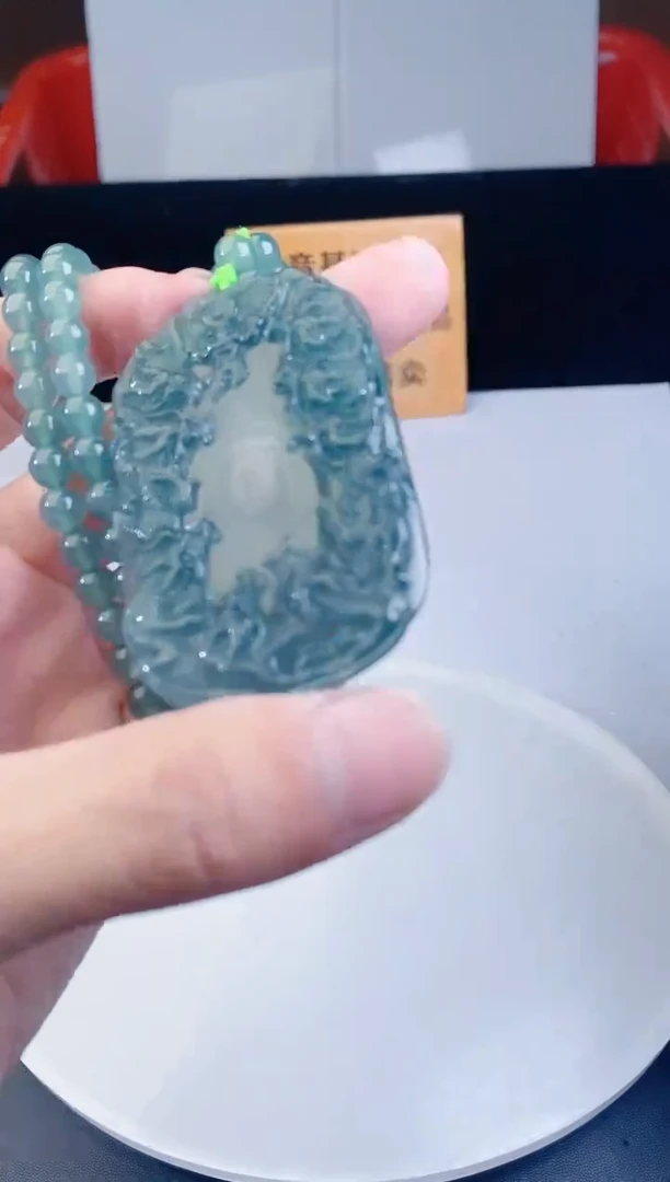 颈饰未镶嵌翡翠