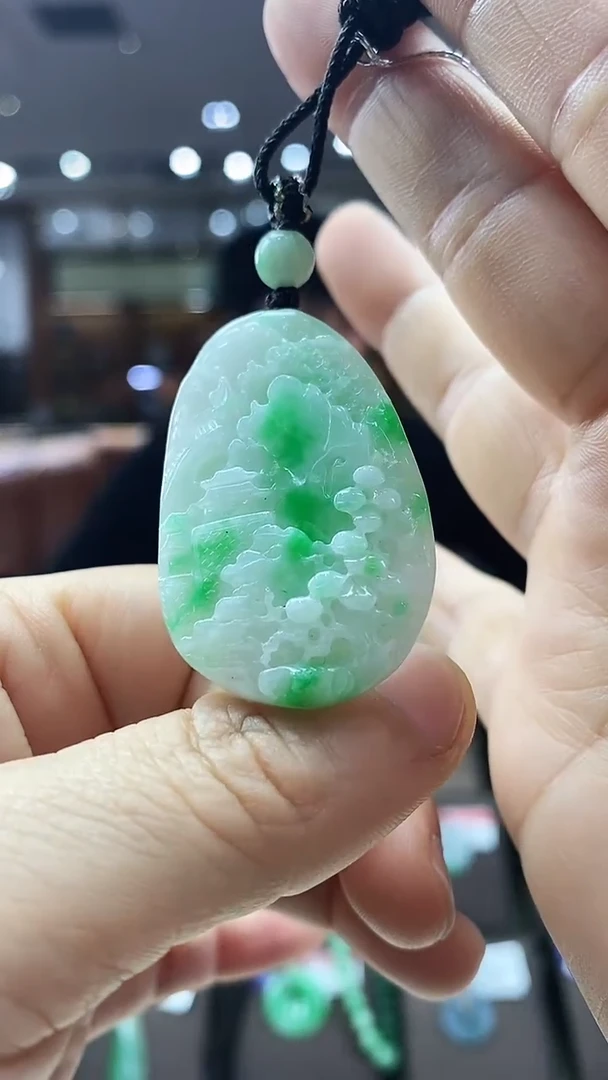 颈饰未镶嵌翡翠山水牌