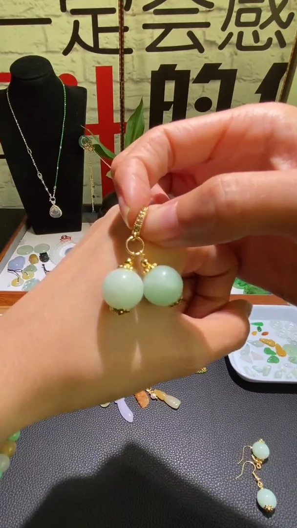 颈饰未镶嵌翡翠珠子~一对