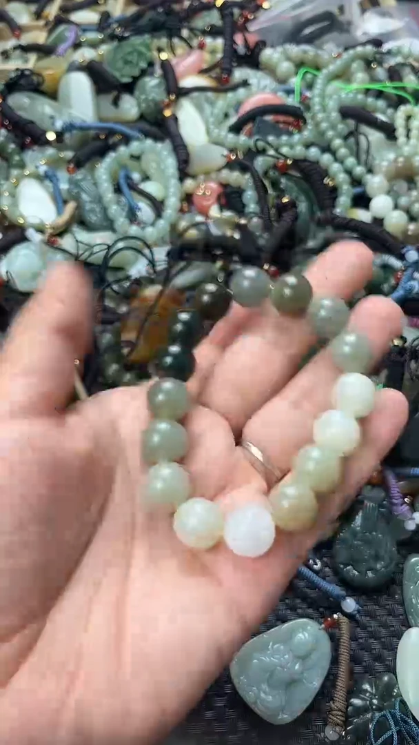 和田玉未镶嵌颈饰（多样性发一件）没有证书有瑕