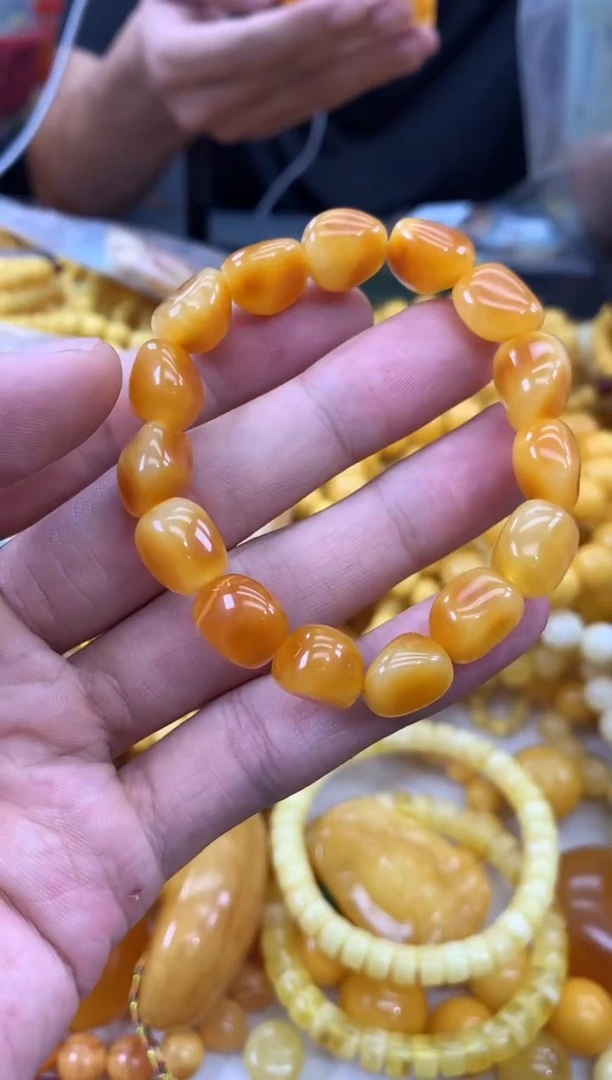 未镶嵌蜜蜡裸石萝****儿手串