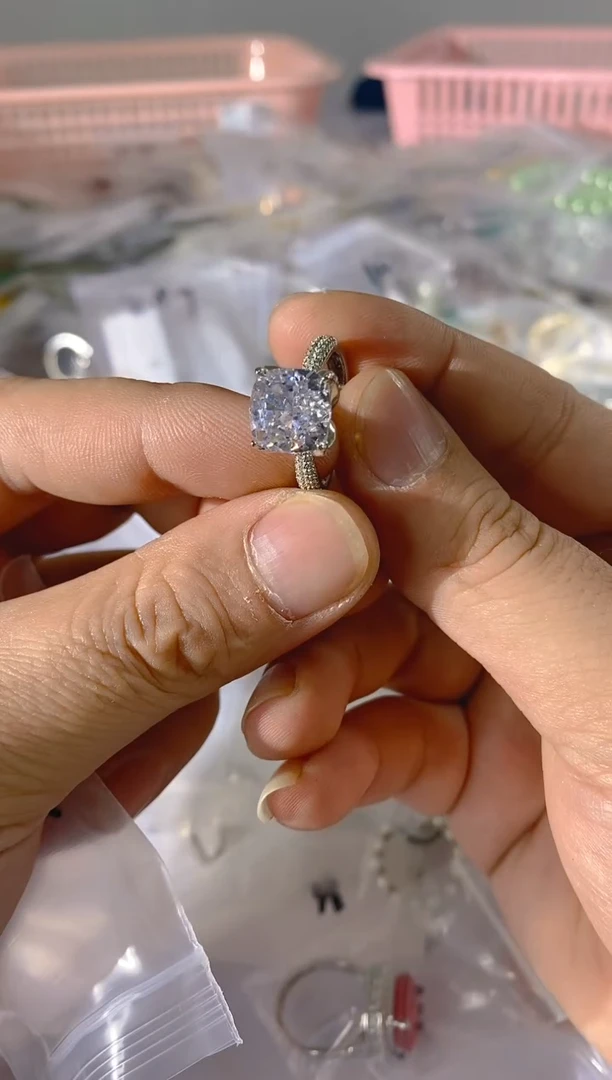 【闪购商品】水晶颈饰银S925镶嵌X53红宝，蓝宝，多样性发一件赠链