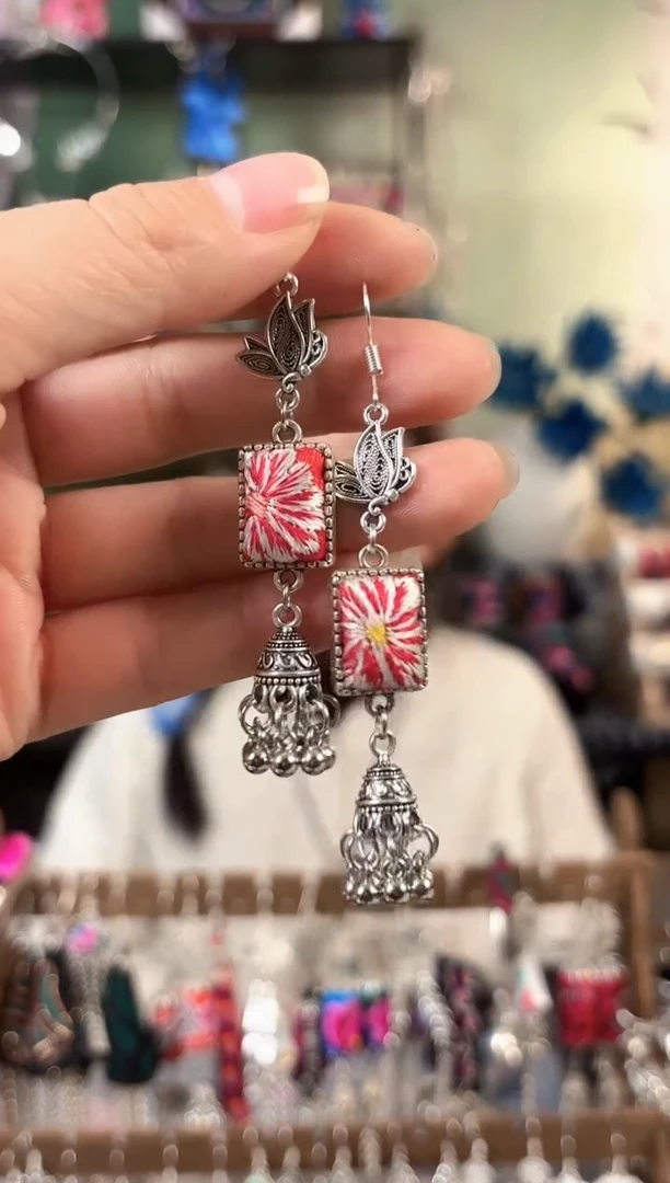 彩云南阁非遗老绣饰品104*