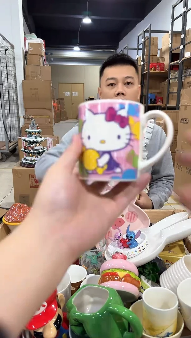 瓷片kt猫抱糖果水杯