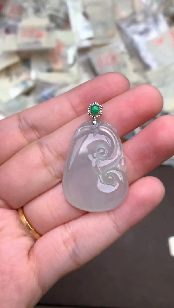 18K金镶嵌挂件翡翠—