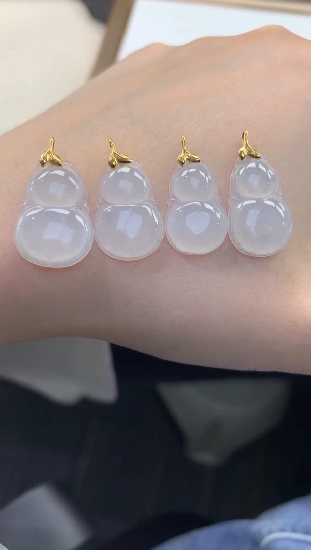 颈饰18K金镶嵌翡翠FA350 翡翠葫芦 多样性发其一赠皮绳