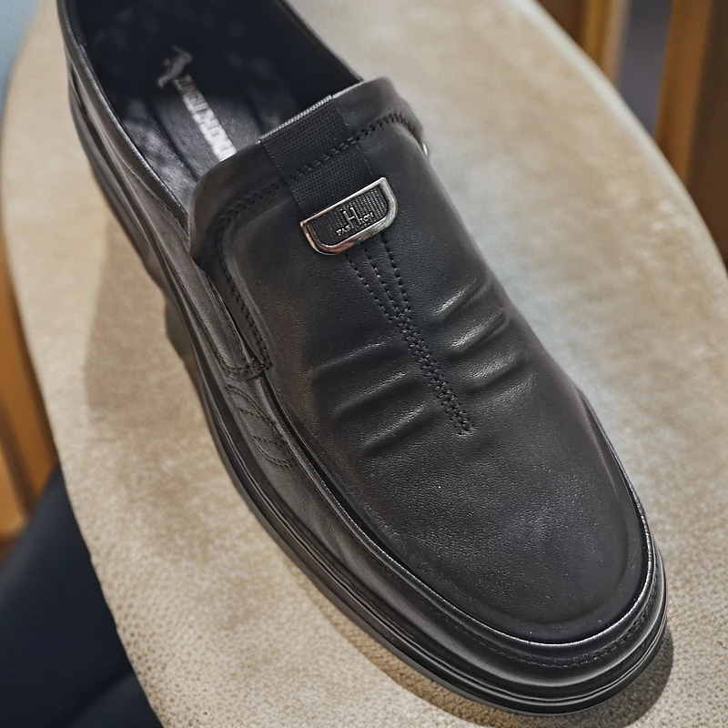 男士皮鞋，头层牛皮，透气不湿脚鞋底柔软舒适