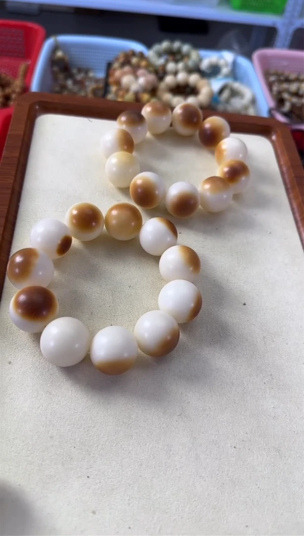 【闪购商品】白玉菩提手串24*菩提根碳烤大馒头微微瑕