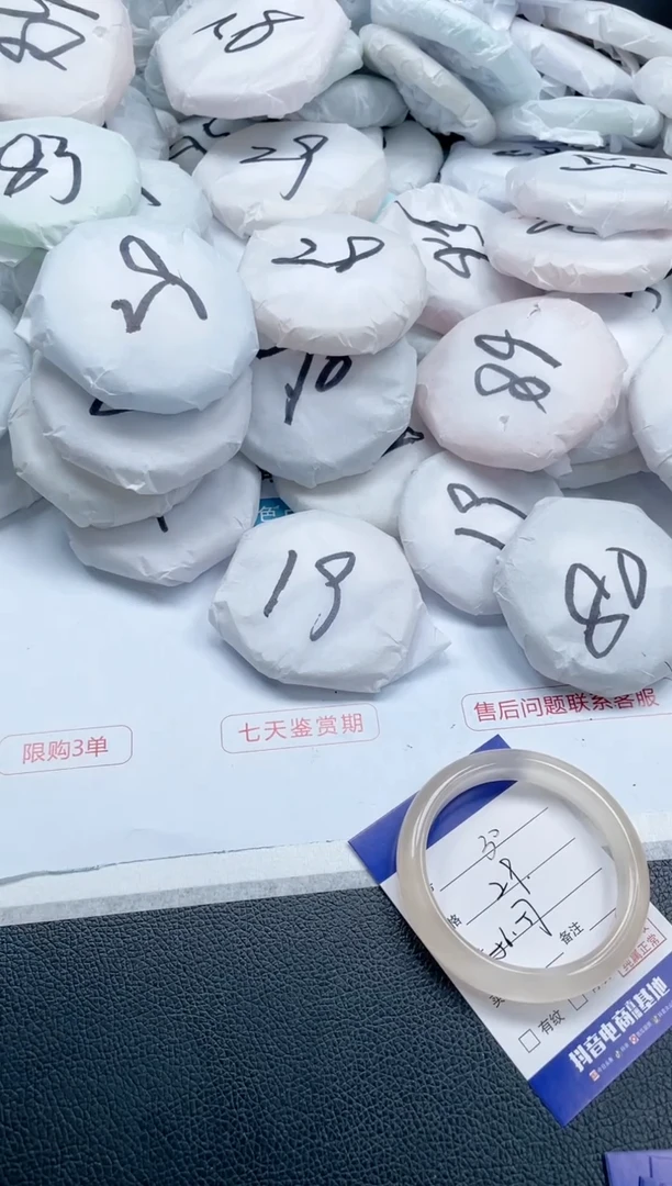 【闪购商品】石英质玉手镯未镶嵌25J30-56