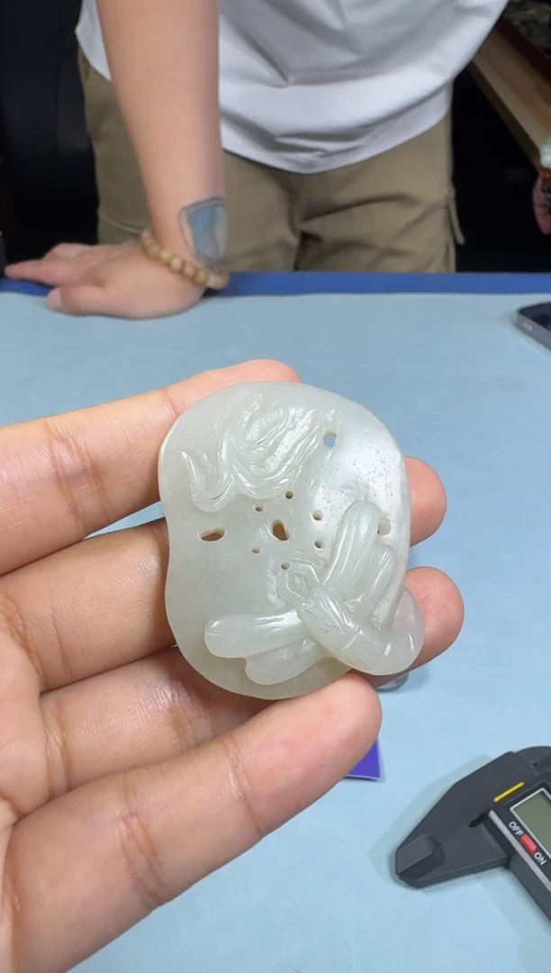 和田玉未镶嵌颈饰1