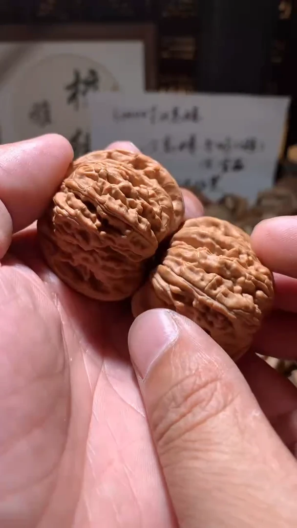 文玩核桃把件【核缘雅趣】41左右汉高楼，同尺寸随机发
