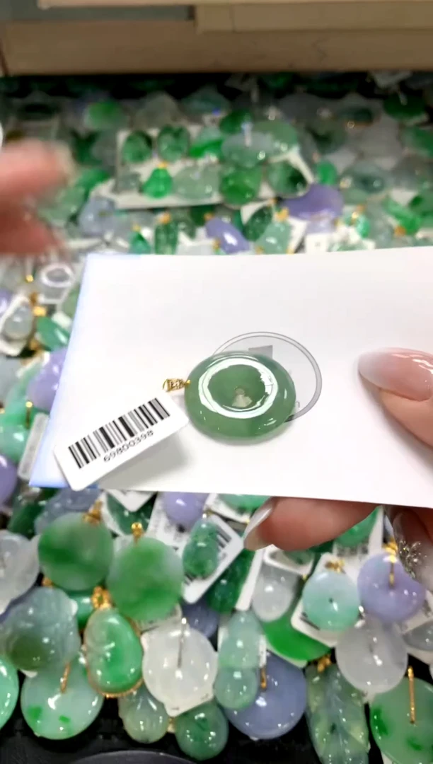 颈饰18K金镶嵌翡翠1111111111111111